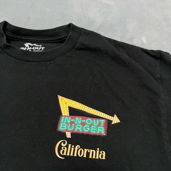 IN N OUT Tee Size Medium - Picture 2 of 5